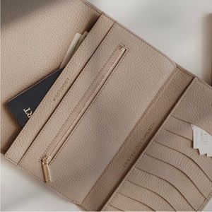 Cuyana Limited Edition Leather Travel Wallet